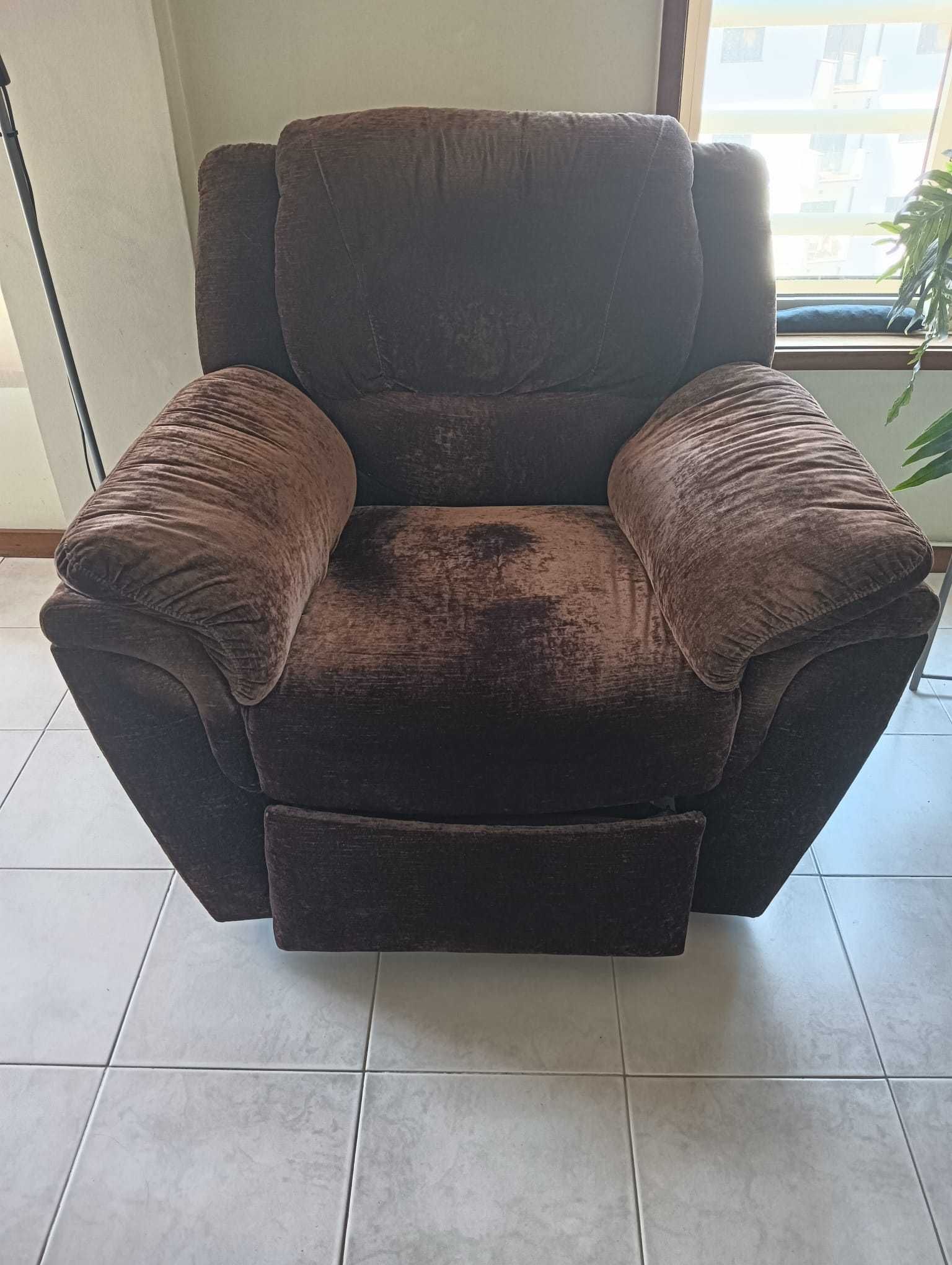 Sofá individual em bom estado