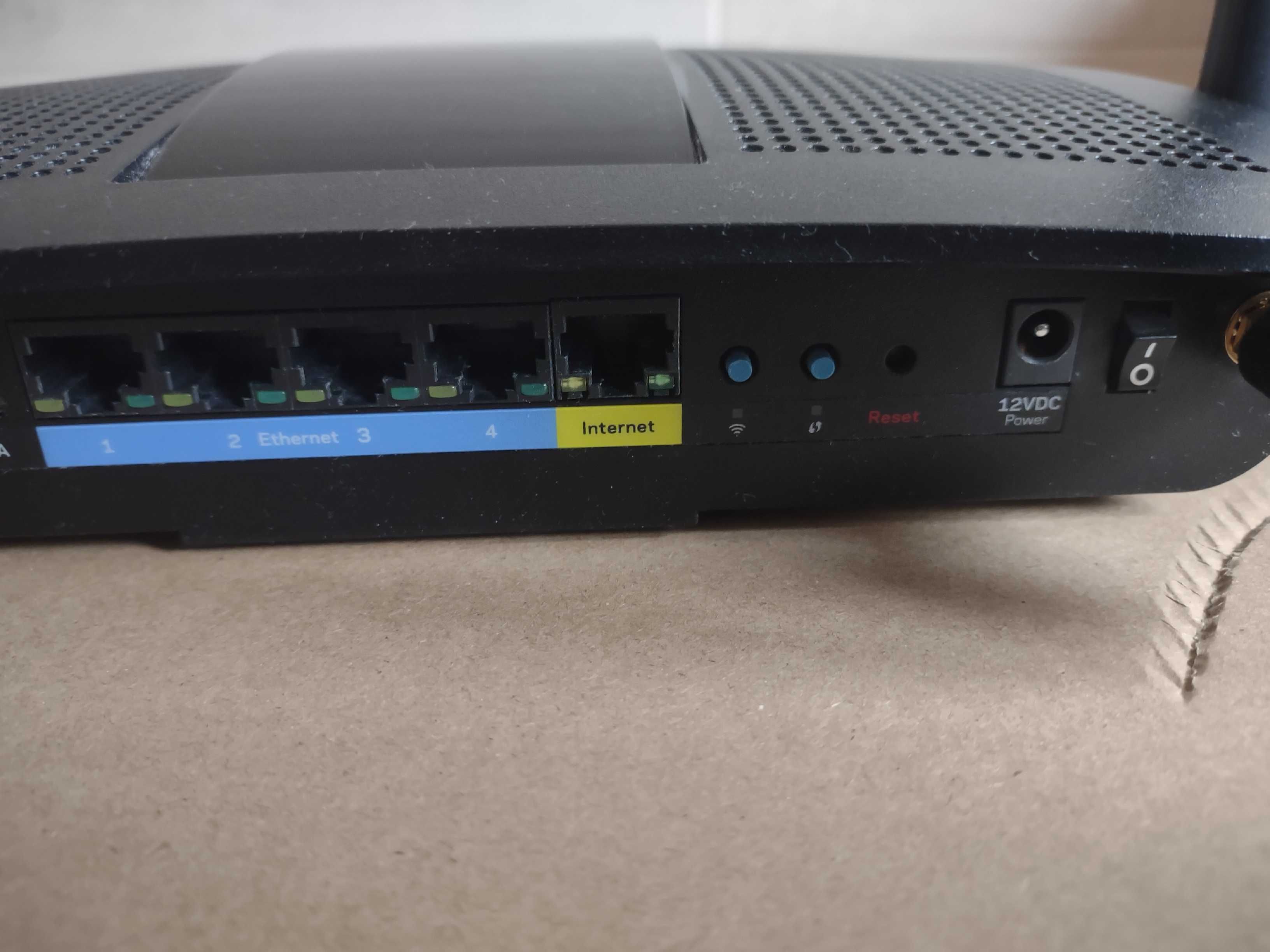 Linksys EA8500 (802.11a/b/g/n/ac 2600Mb/s) USB, 2.4 / 5 GHz