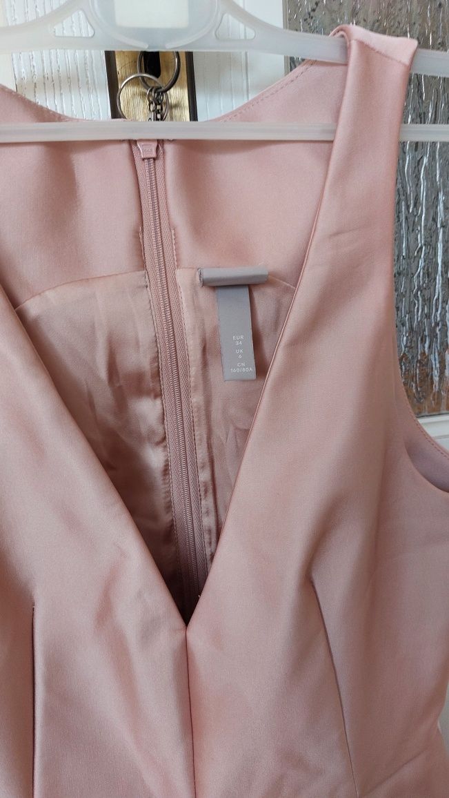 H&M sukienka elegancka kolor blady róż XS