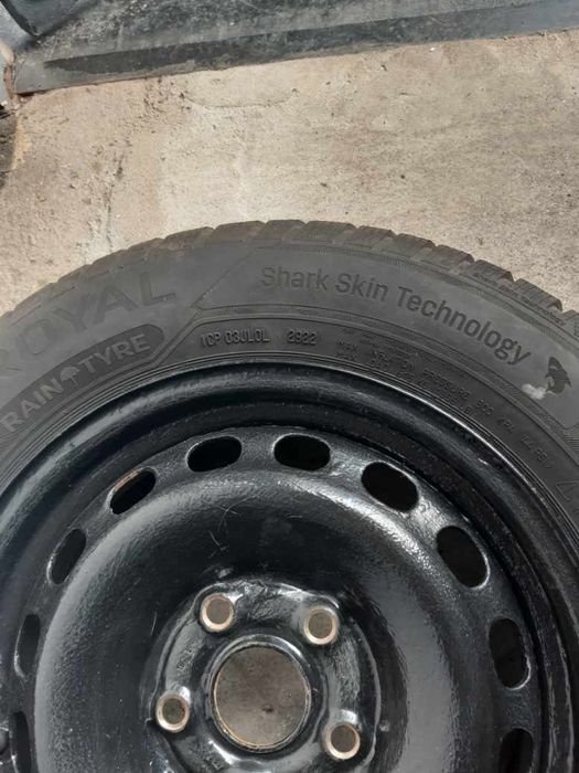 Komplet opon zimowych Uniroyal WinterExpert 195/65 R15 + felgi Golf 5