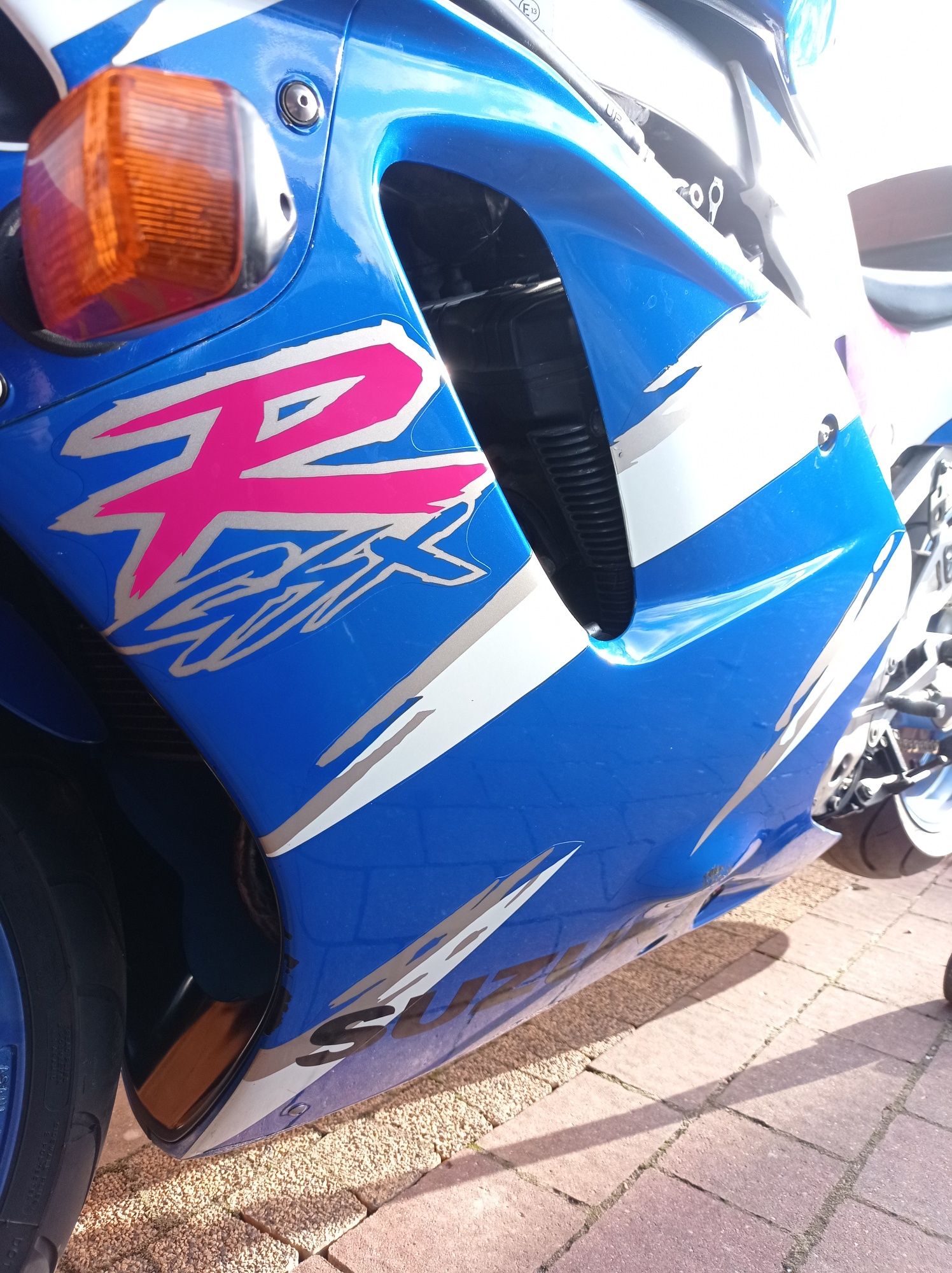 Suzuki GSX-R  750 W