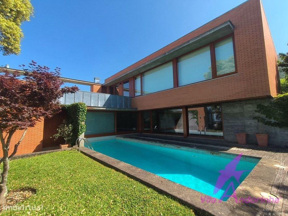 Moradia T3 Independente com piscina e vista para o Mar