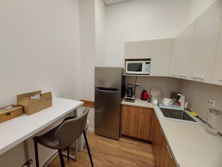 Оренда офісу з меблями в БЦ на Подолі (55 м2)