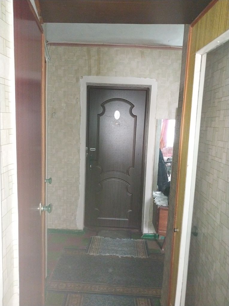 Квартира двухкомнатная на третьем этаже,44м2.