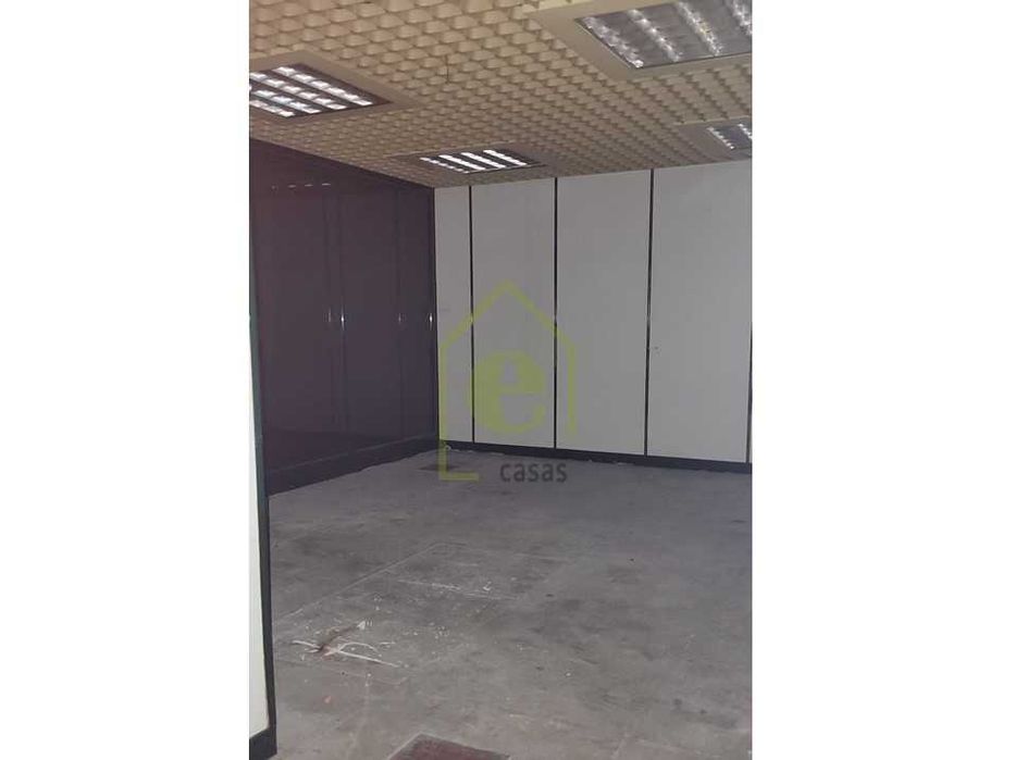 Ampla Loja na Póvoa de Santo Adrião