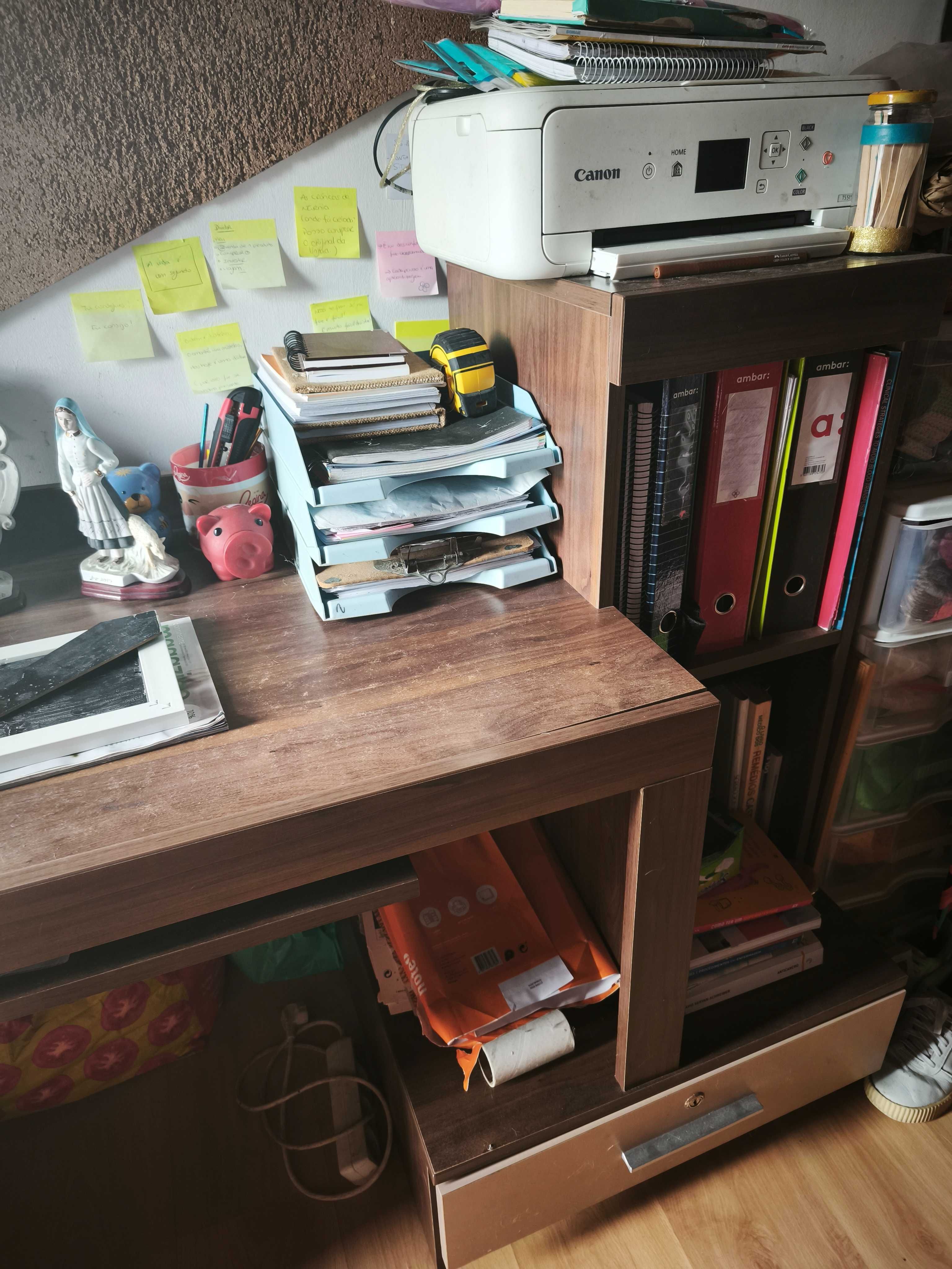 Quarto de cama de solteira completo