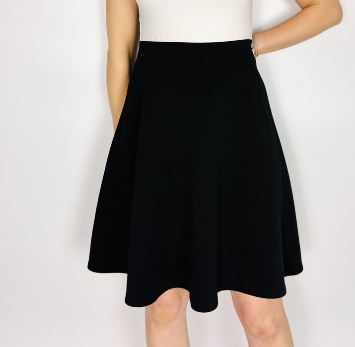 Czarna rozkloszowana spódnica midi L 40 Redherring