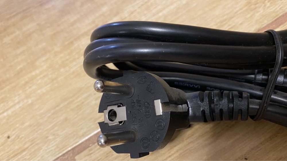 Kabel przewód zasilający komputerowy komputer