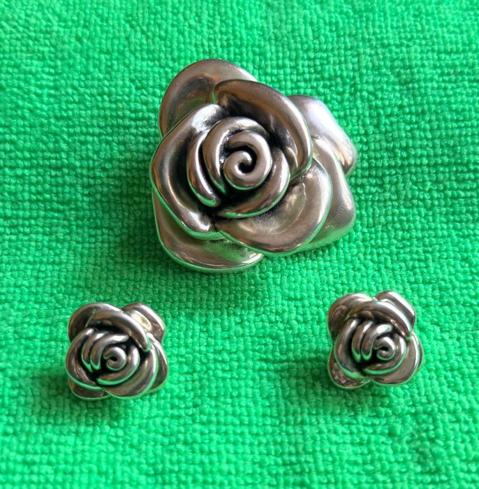 Srebrna zawieszka róża duża srebro 925  + kolczyki srebrne 925