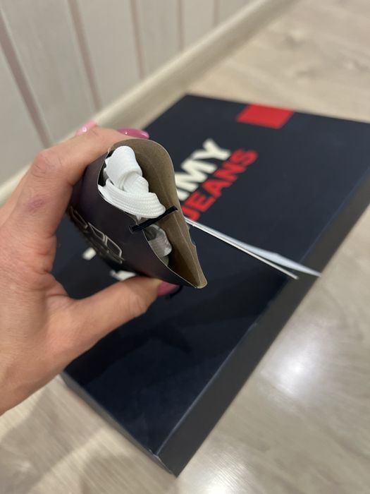 Кросівки білі шкіряні на платформі Tommy Hilfiger Jeans 39р.(на 38й)