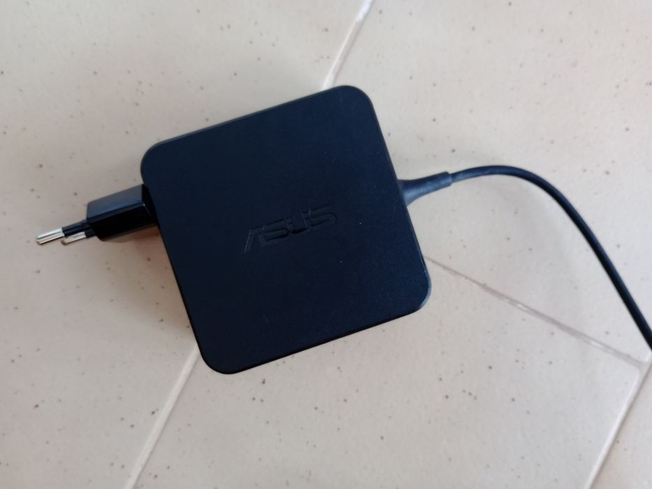 Carregador Asus .