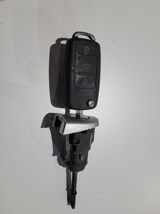 Wkładka wkład drzwi zamka kluczyk Volkswagen Passat B5 Skoda Super B