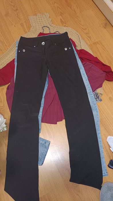 Віддам безкоштовно жіночий одяг