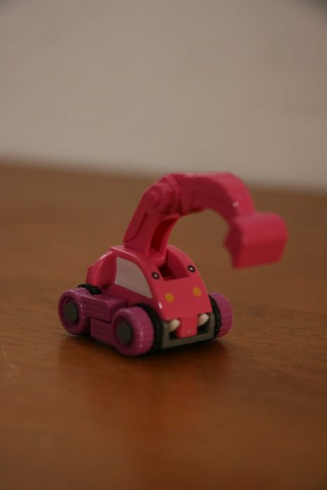 Kinder NV075, Escavadora Cor de Rosa