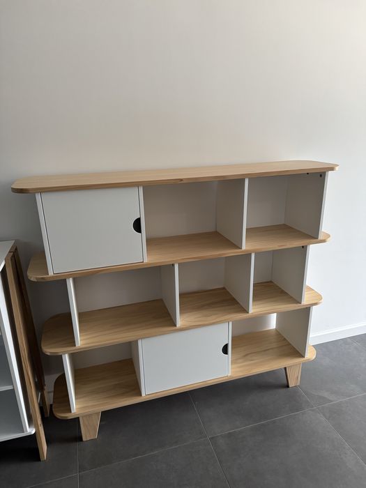 Movel Branco e Madeira