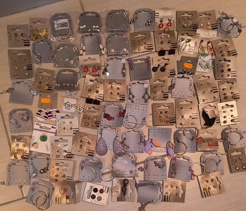 Biżuteria kolczyki piersionski bransoletki łańcuszki