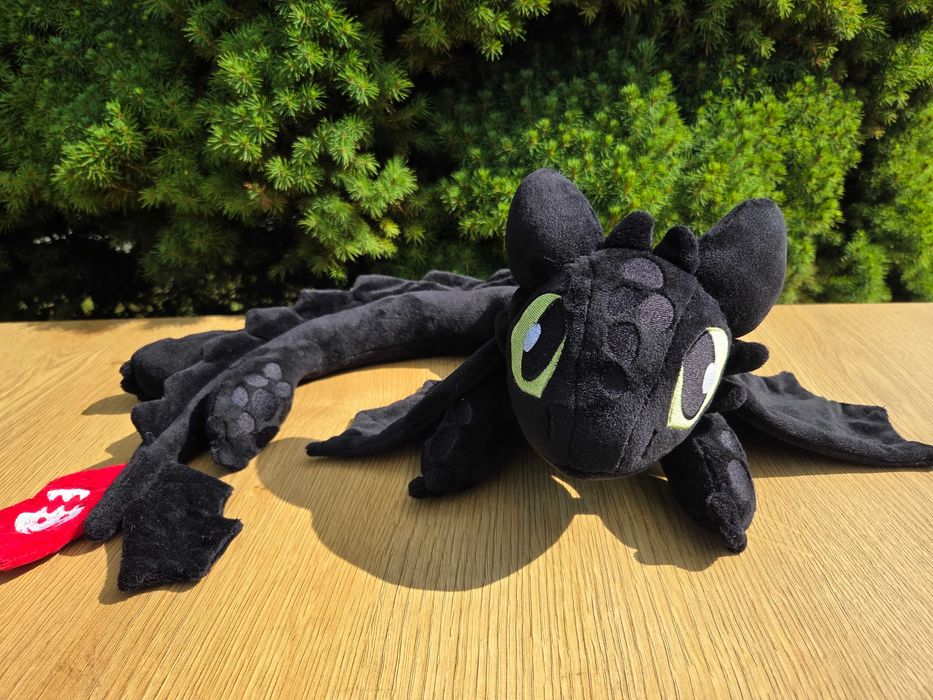 Pluszowy Szczerbatek do noszenia na szyi ręcznie robiony