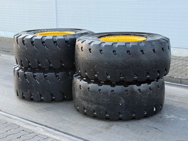 20.5-25 koła komplet pełne wypełnione pianką komatsu wa 250