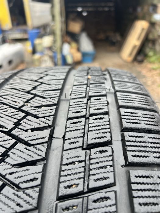 Продам разноширокую Зиму Triangel Snowlink 245x40R19 275x35R19