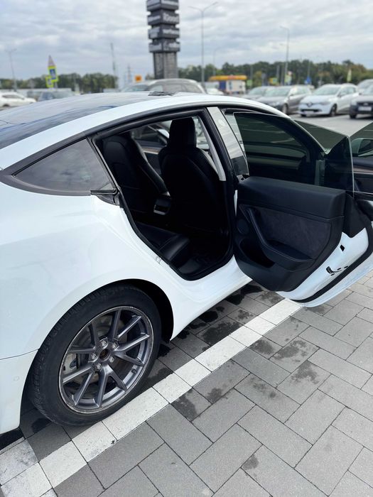 Tesla Model 3 Long Range Dual Motor AWD 2021 рік