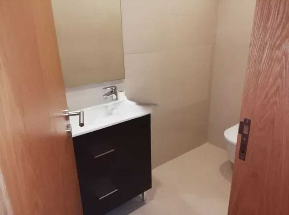 T2 Porto / Arca Agua / Vale Formoso - Mobilado - Como Novo