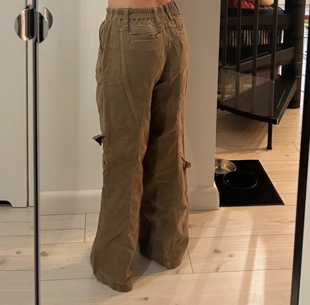 Spodnie Urban Outfitters