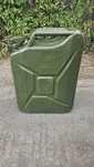 Metalowy kanister 20L z 1985 r.