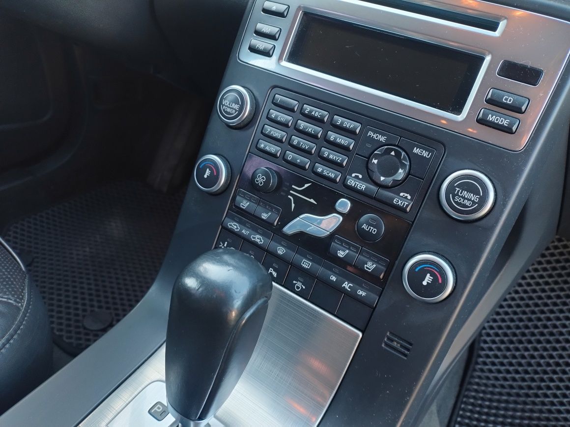 Volvo V70 D5 AWD  , super stan, automat, wentylowane skóry.