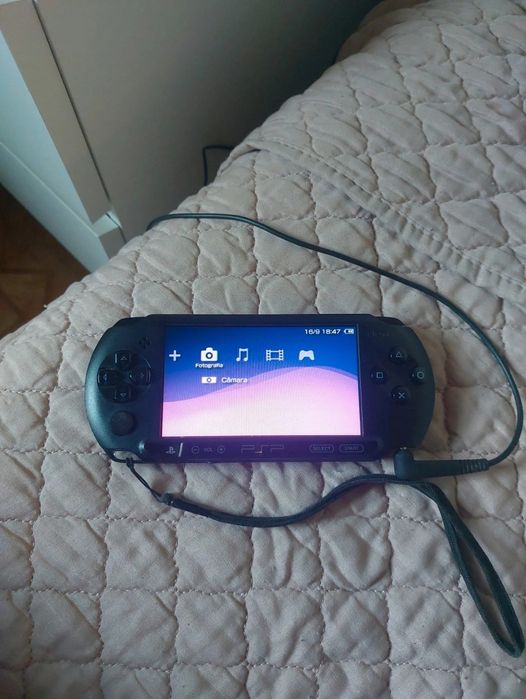 PSP 1004 + Carregador + Jogo Little Big Planet + Bolsa