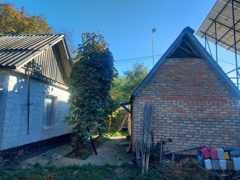 Продам будинок з земельною ділянкою