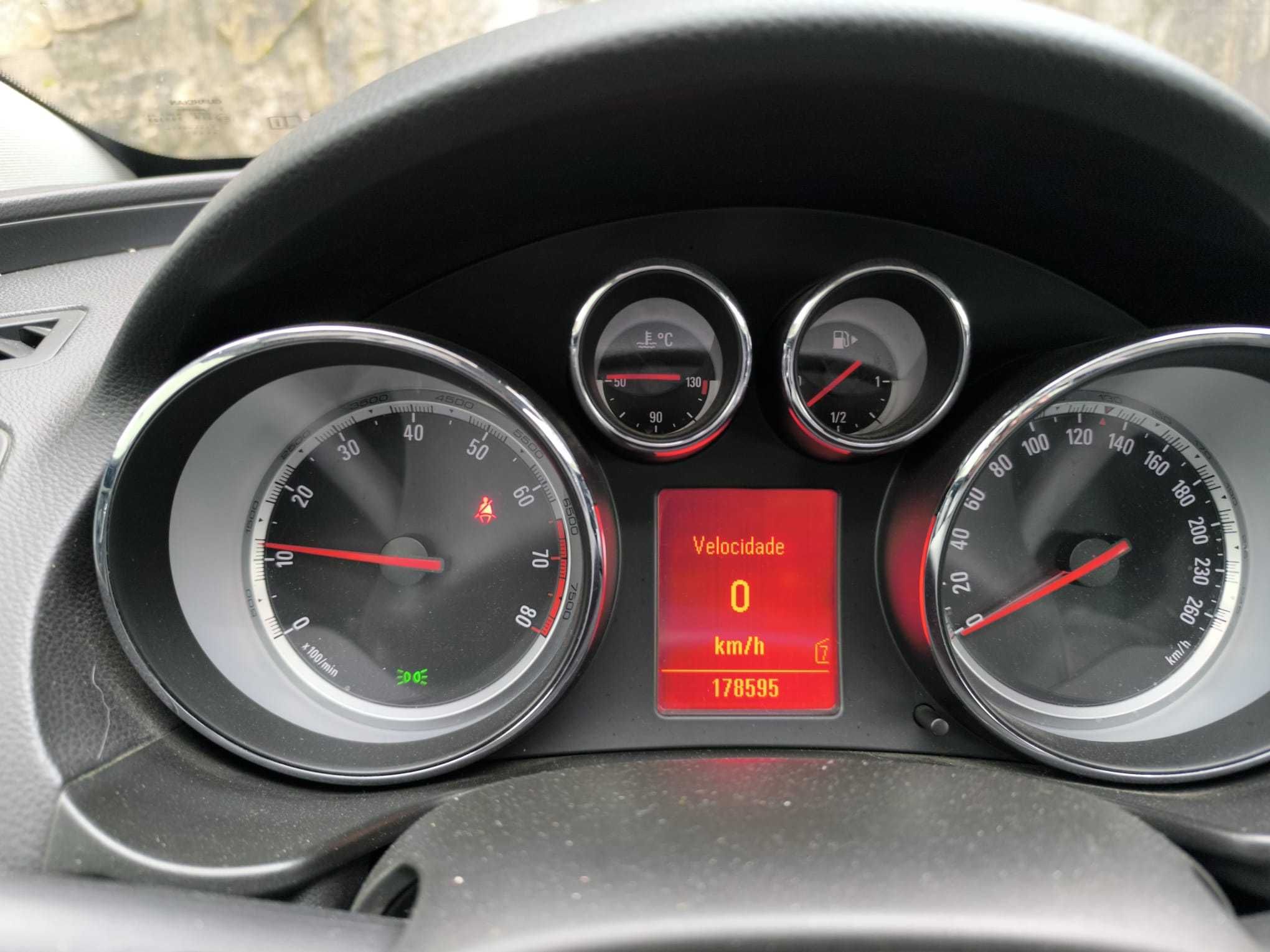 Opel Insignia 1.6 TURBO 180CV