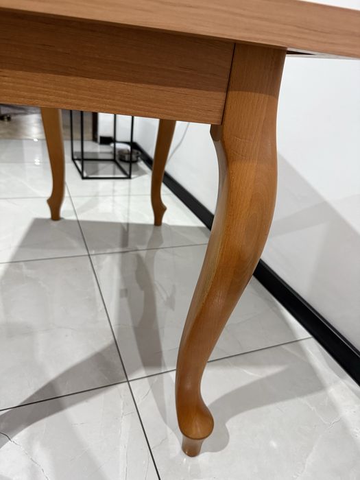 Klasyczny stół kuchenny