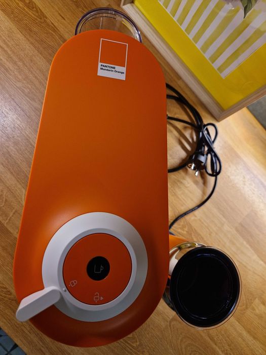 Ekspres Vertuo Pop Pantone Mandarin Orange + Spieniacz + kawa Gratis