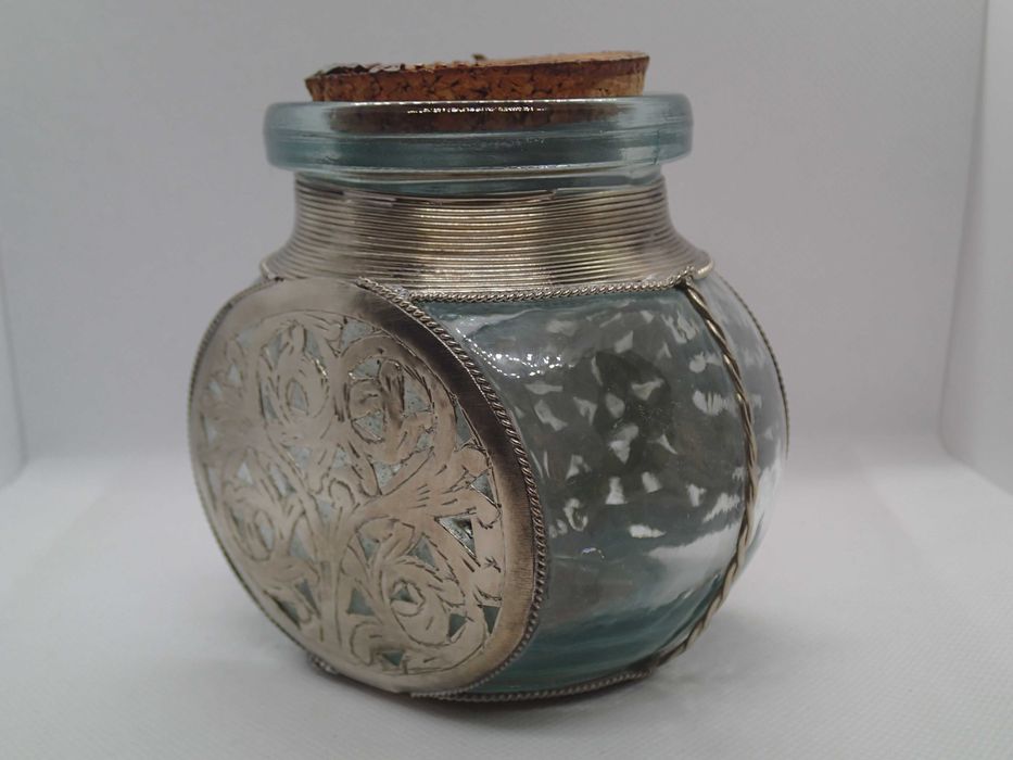 Frasco antigo em vidro e metal