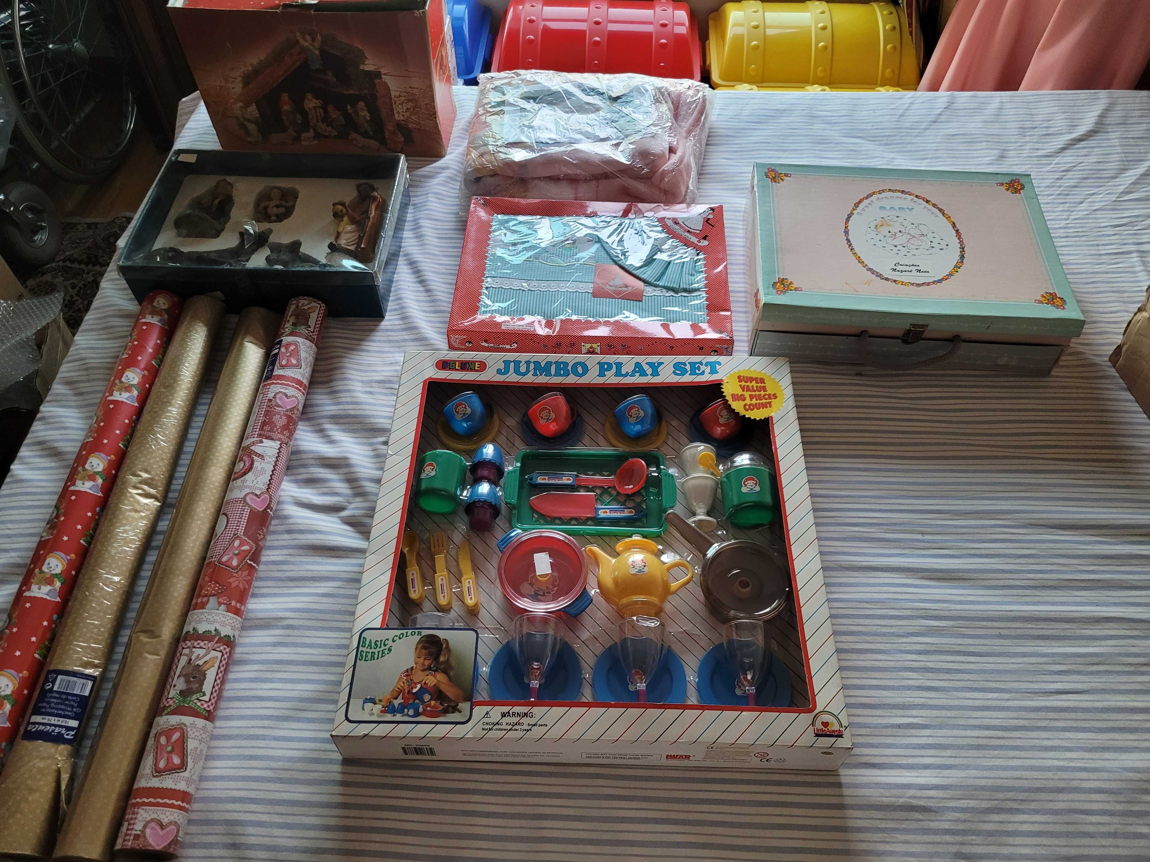 Artigos de loja - Livros, Brinquedos, Natal etc.