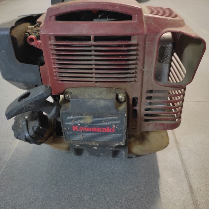Roçadora Kawasaki a gasolina