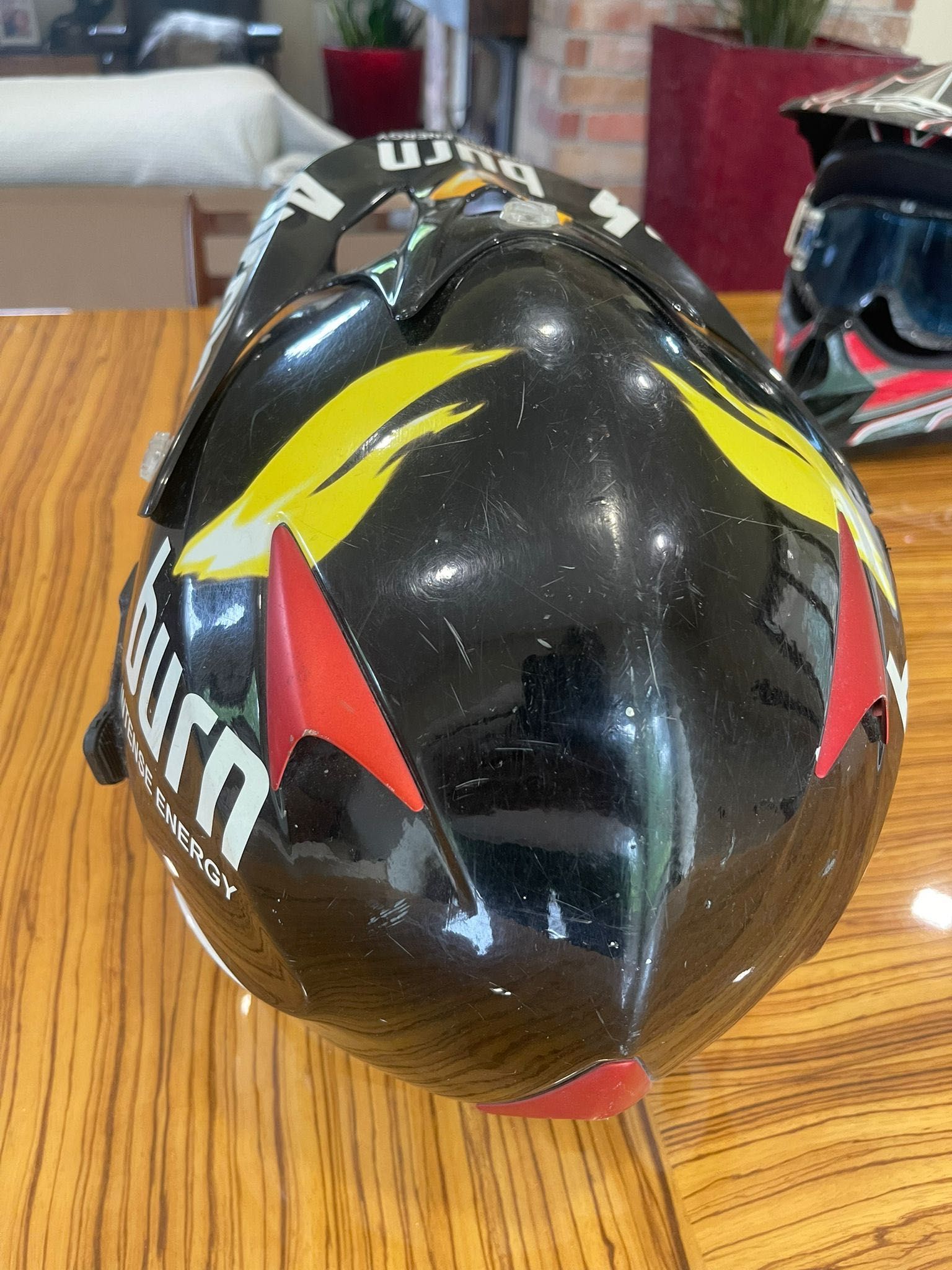 Capacete AIROH carbono c/ óculos L