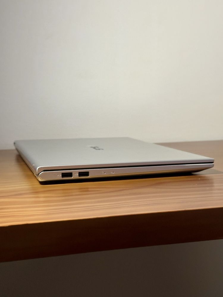 Portátil ASUS VivoBook | Ryzen 5 | 8GB RAM | Excelente Estado