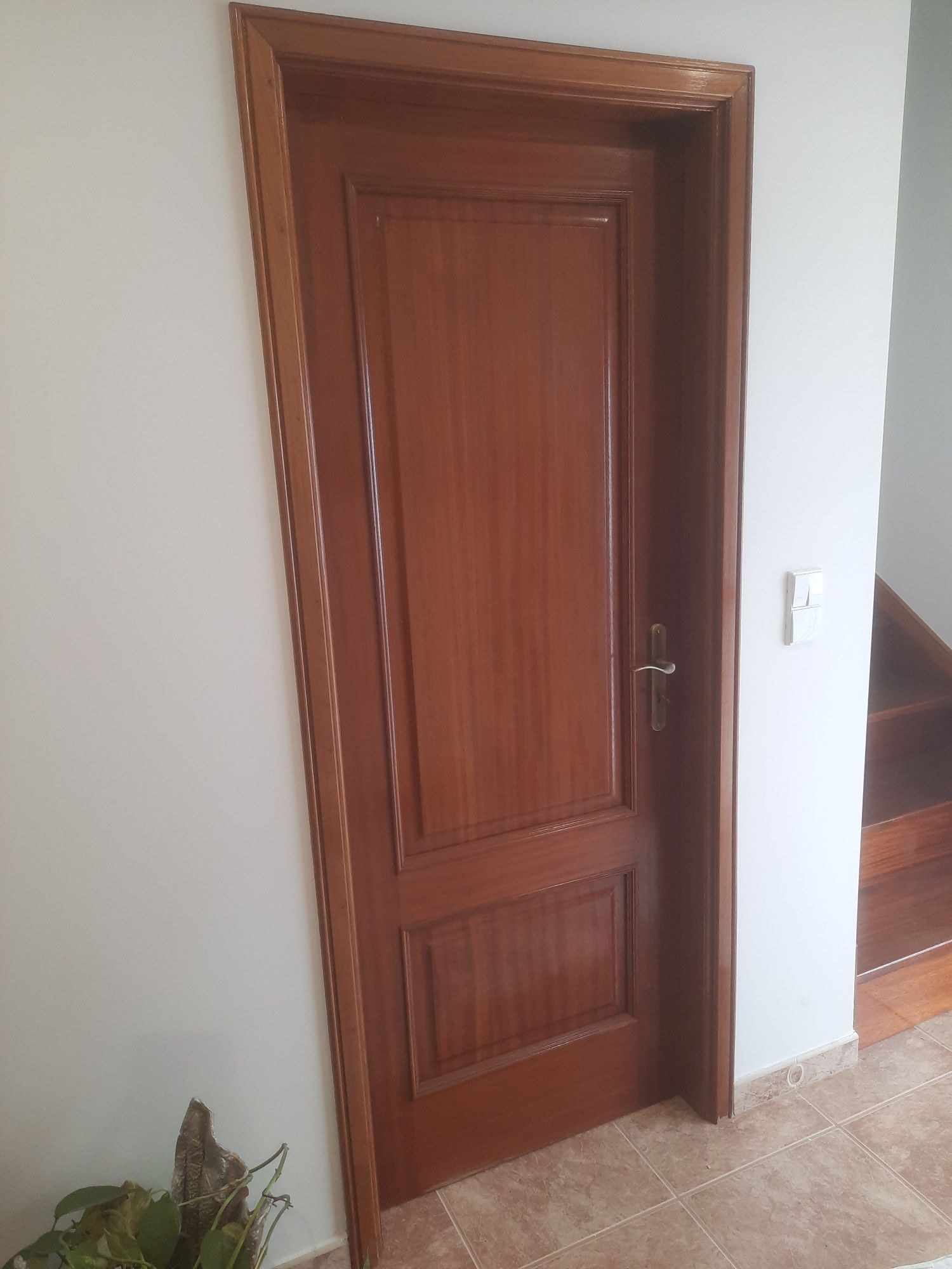 4 portas interiores, de madeira, bom estado, pode ver medidas em baix