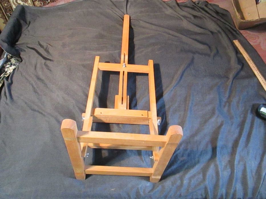 продаётся недорого новый деревянный мольберт для рисования