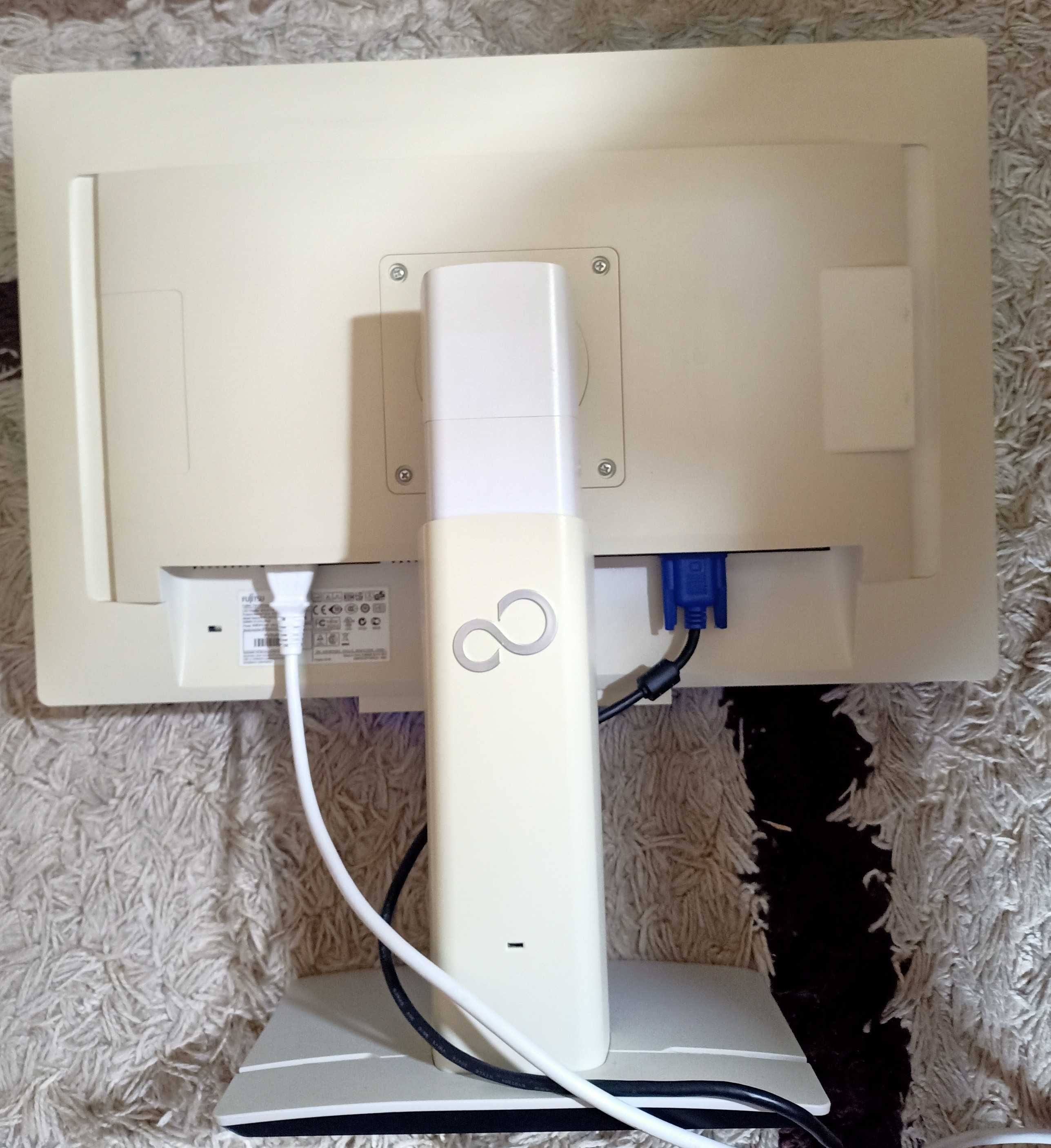 Fujitsu B22W-6 LED  - 22 cale