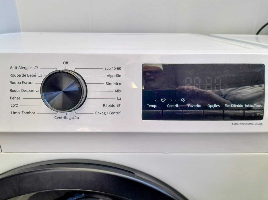 Máquina de lavar roupa Hisense 8kg em MUITO BOM estado de conservação