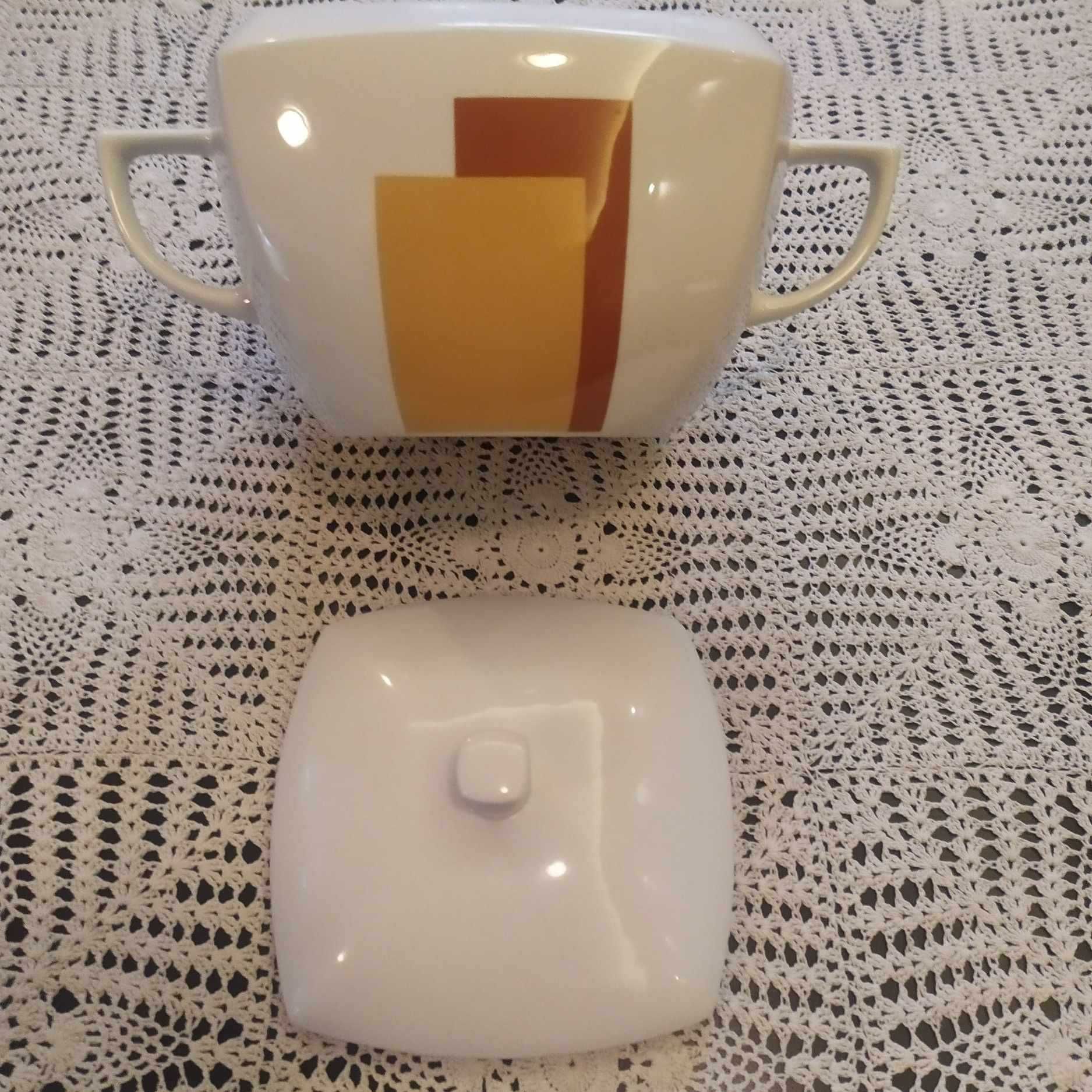 Porcelanowa waza i sosjerka Karolina