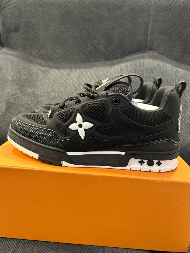 Lv skate koloru czarnego