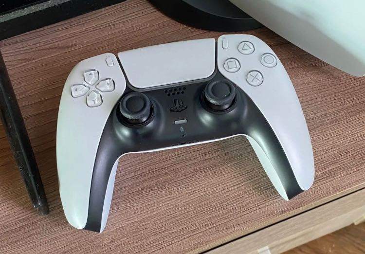 Ps 5 та два геймпада