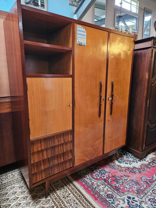 Roupeiro vintage - óptimo estado geral