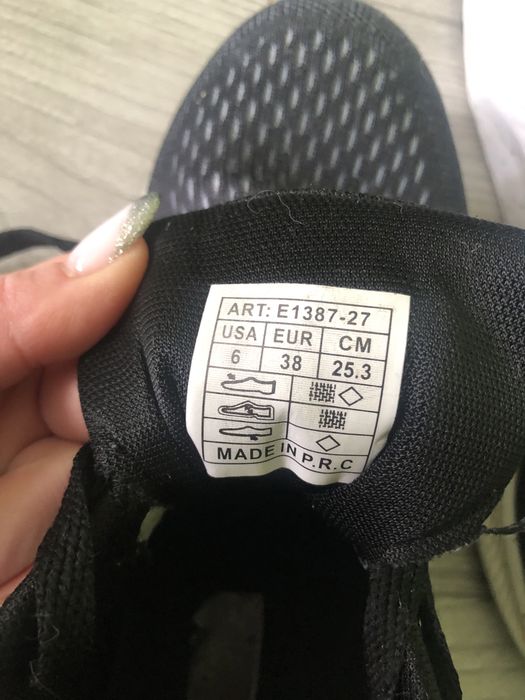 Кросівки на весну