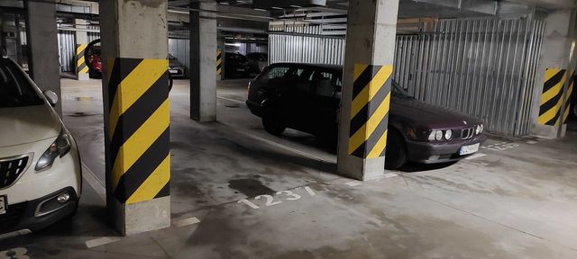 Miejsce parkingowe w garażu, obok Metra Bemowo, Górczewska 200B