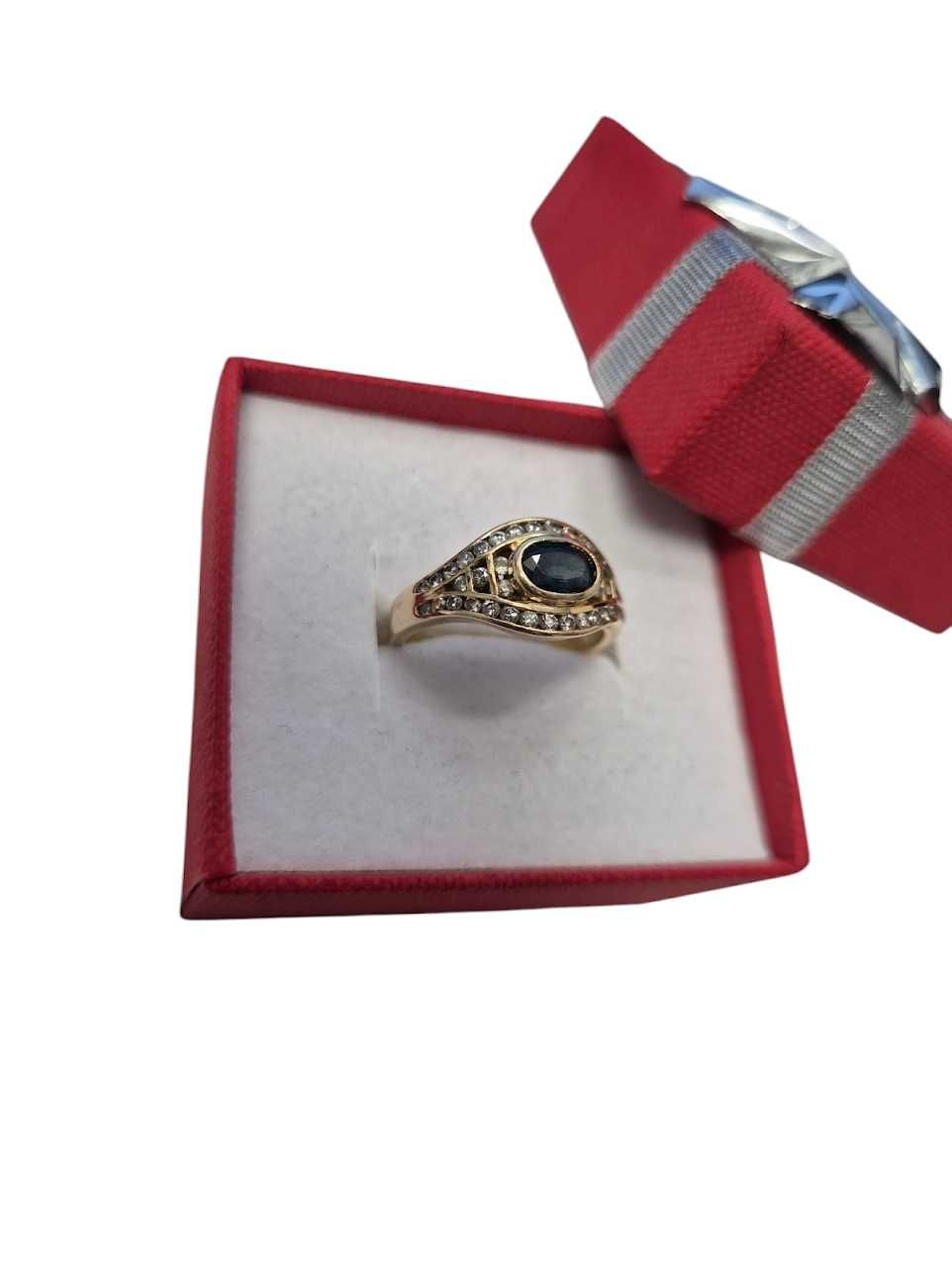 Złoty Pierścionek z Szafirem 0,7ct i Diamentami 0,24ct - 585 / 3,77g