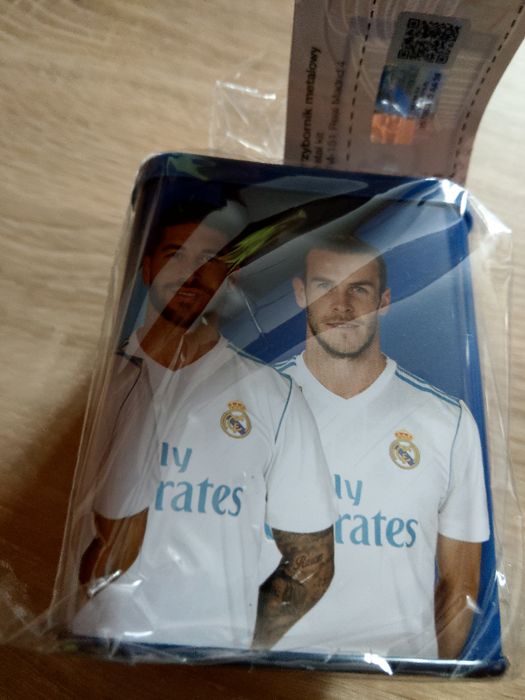 Przybornik metalowy na długopisy,pisaki Real Madryt,Ronaldo,Bale